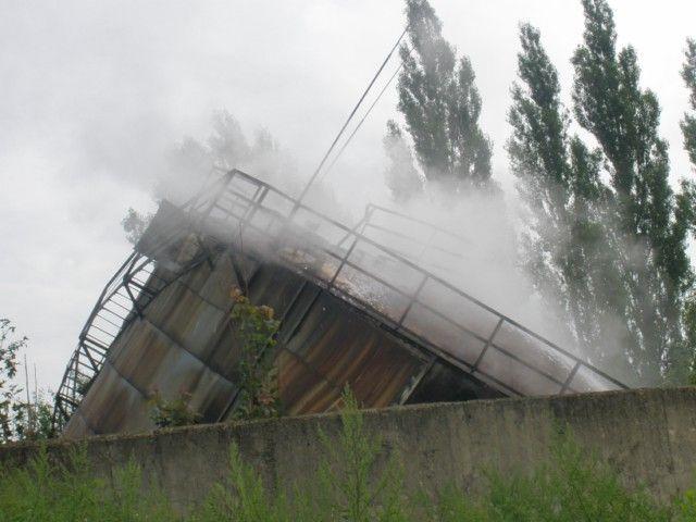 30.08.2010 - Pożar zbiornika z mazutem w Wagańcu.