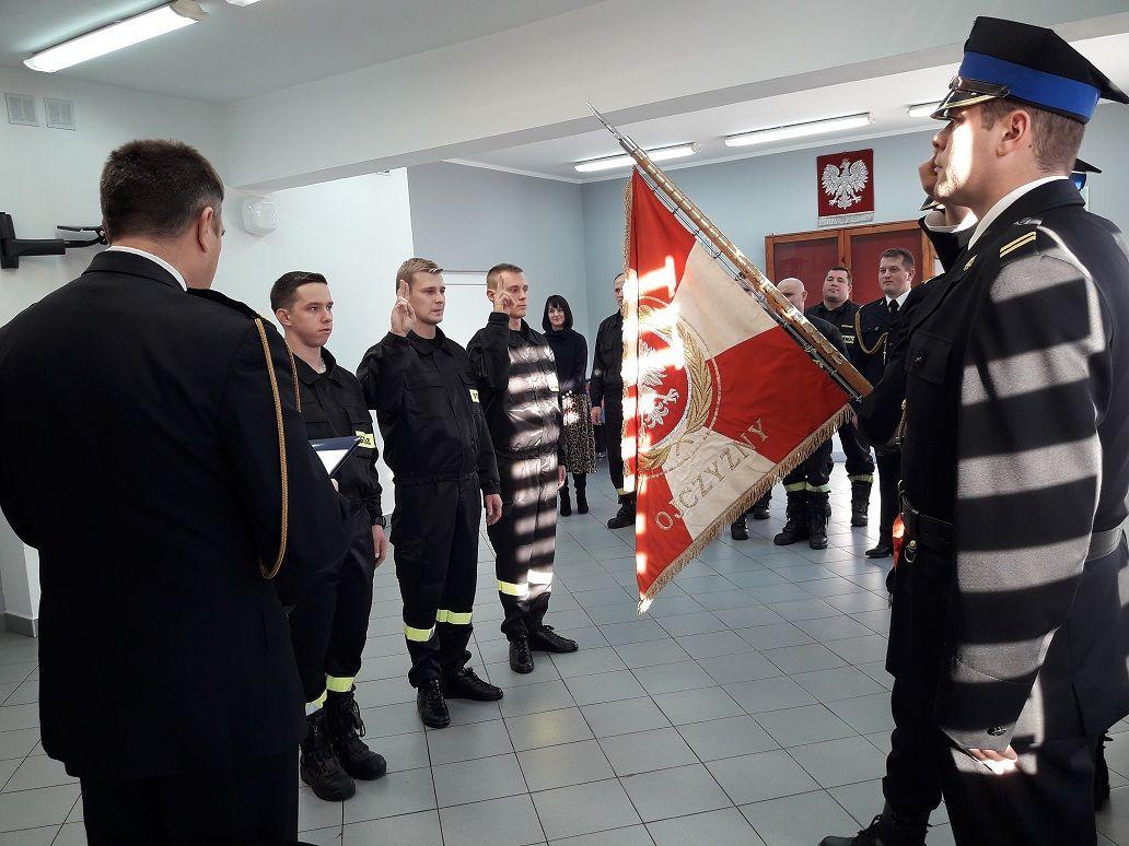 Uroczysty Apel w Jednostce Ratowniczo -Gaśniczej  w Aleksandrowie Kujawskim