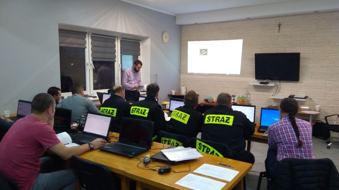 Strażacy szkolą się w zakresie map cyfrowych i dronów