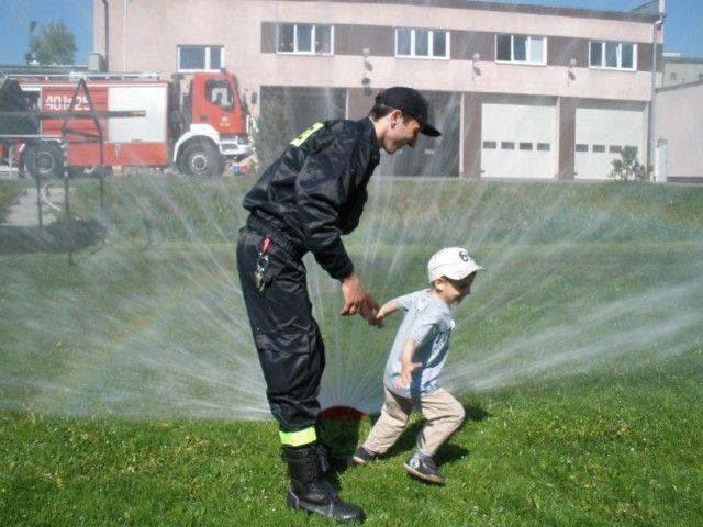 11-05-2011 - Przedszkolaki z wizytą u strażaków