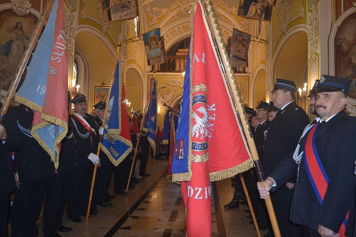 Nadanie sztandaru dla Ochotniczej Straży Pożarnej w Ostrowąsie.